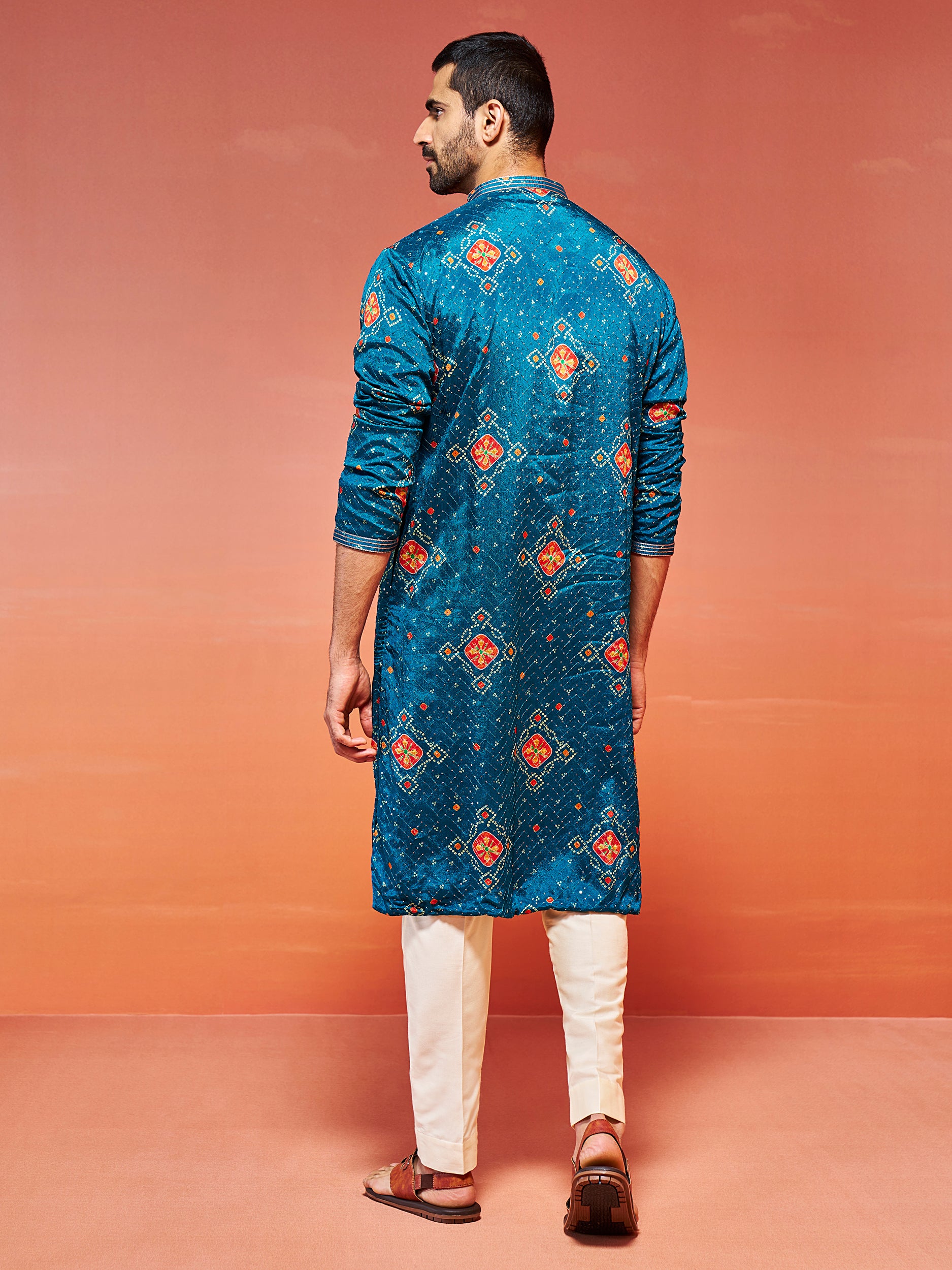 Men's Turquoise Chinon Kurta And Pyjama Set.