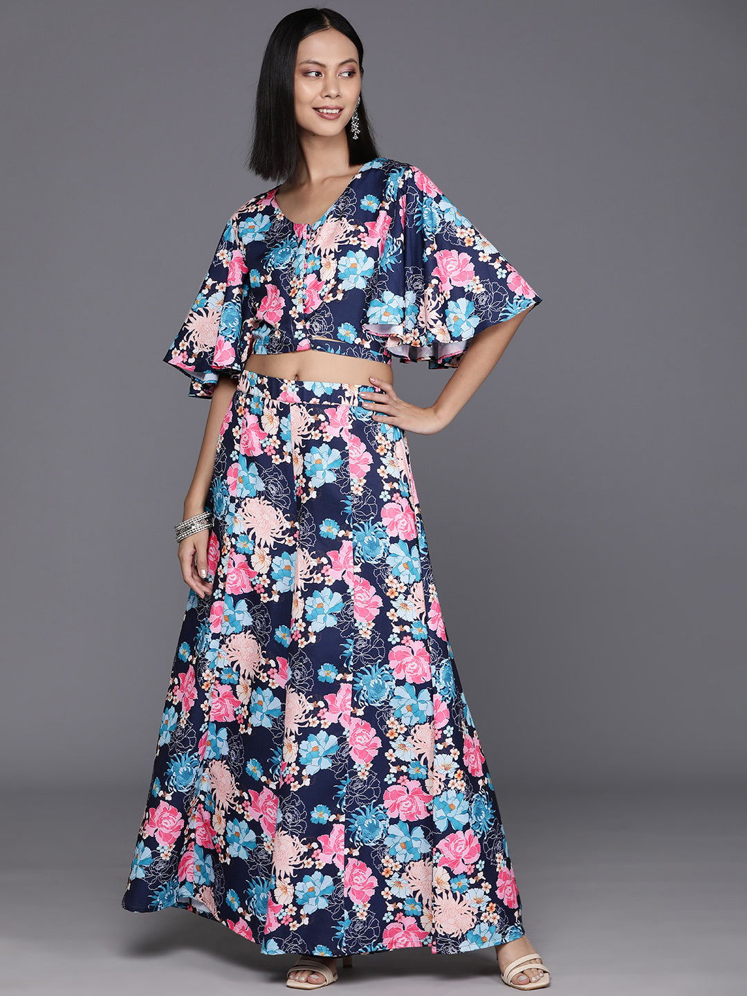 Women Blue Floral  Printed, Flared Sleeves, Front Open With Tie Up Details Crop Top Paired With Flared Bottom