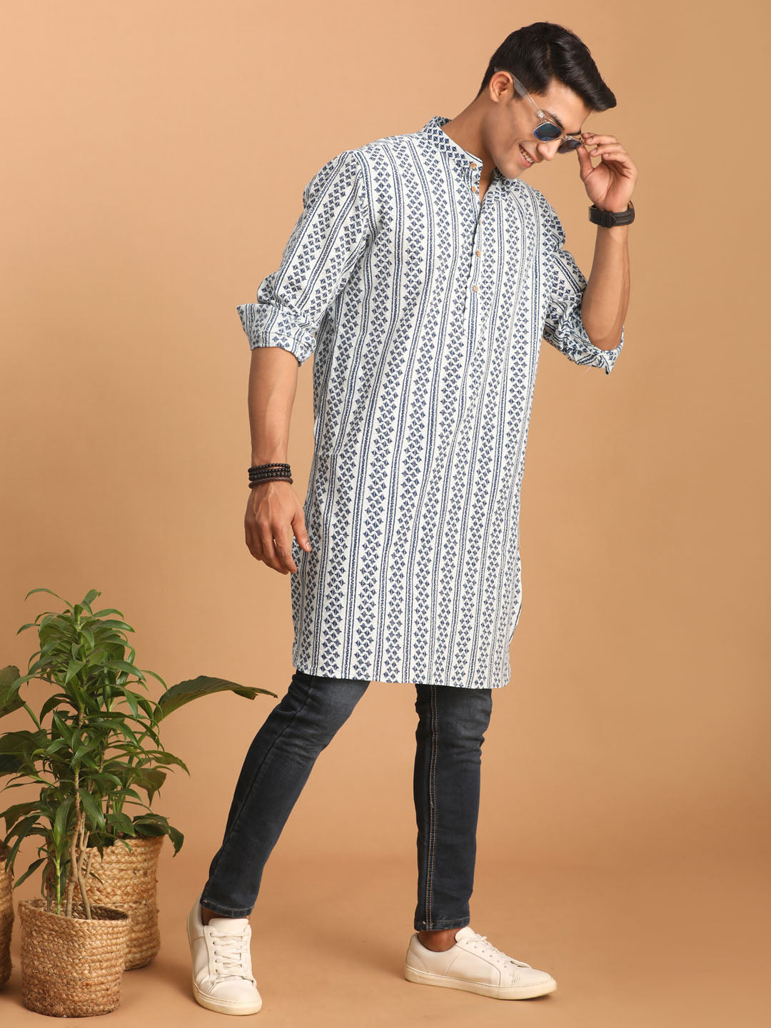 Men's White And Blue Cotton Kurta