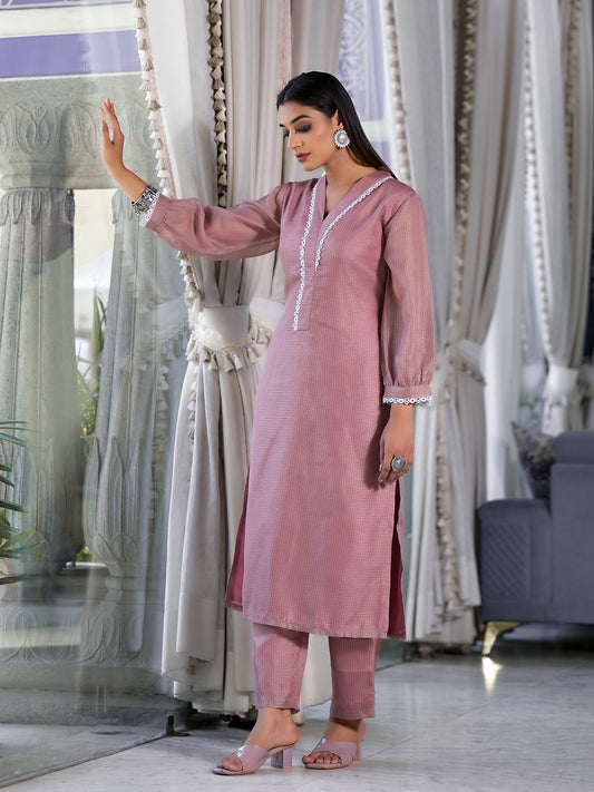 Women Mauve  Kota Check V-Neck, Long Sleeve Straight Kurta, Paired With Tonal Bottom.