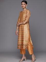 Women Coral Printed, Straight Kurta Paired With Tonal Bottom And Printed Dupatta.