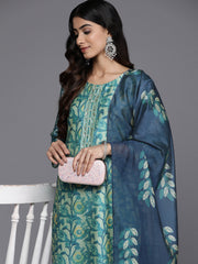 Women Blue Floral Printed Kurta, Round Neck Straight Kurta Paired With Tonal Bottom And Printed Dupatta.