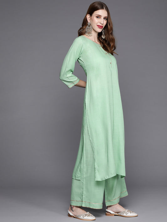 women green kurta set with lace and button detailings