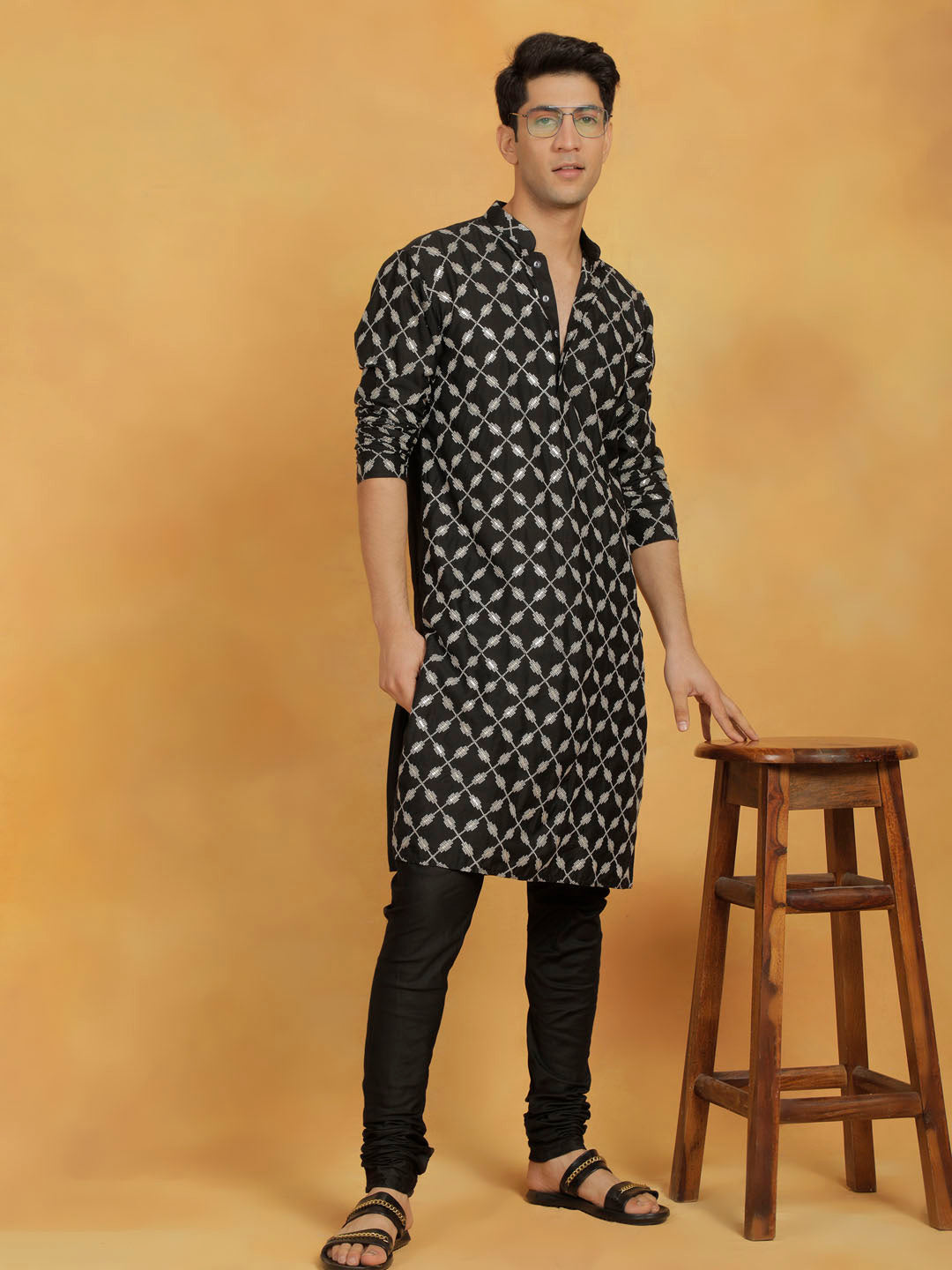 Men's Black Cotton Blend Kurta And Pyjama Set