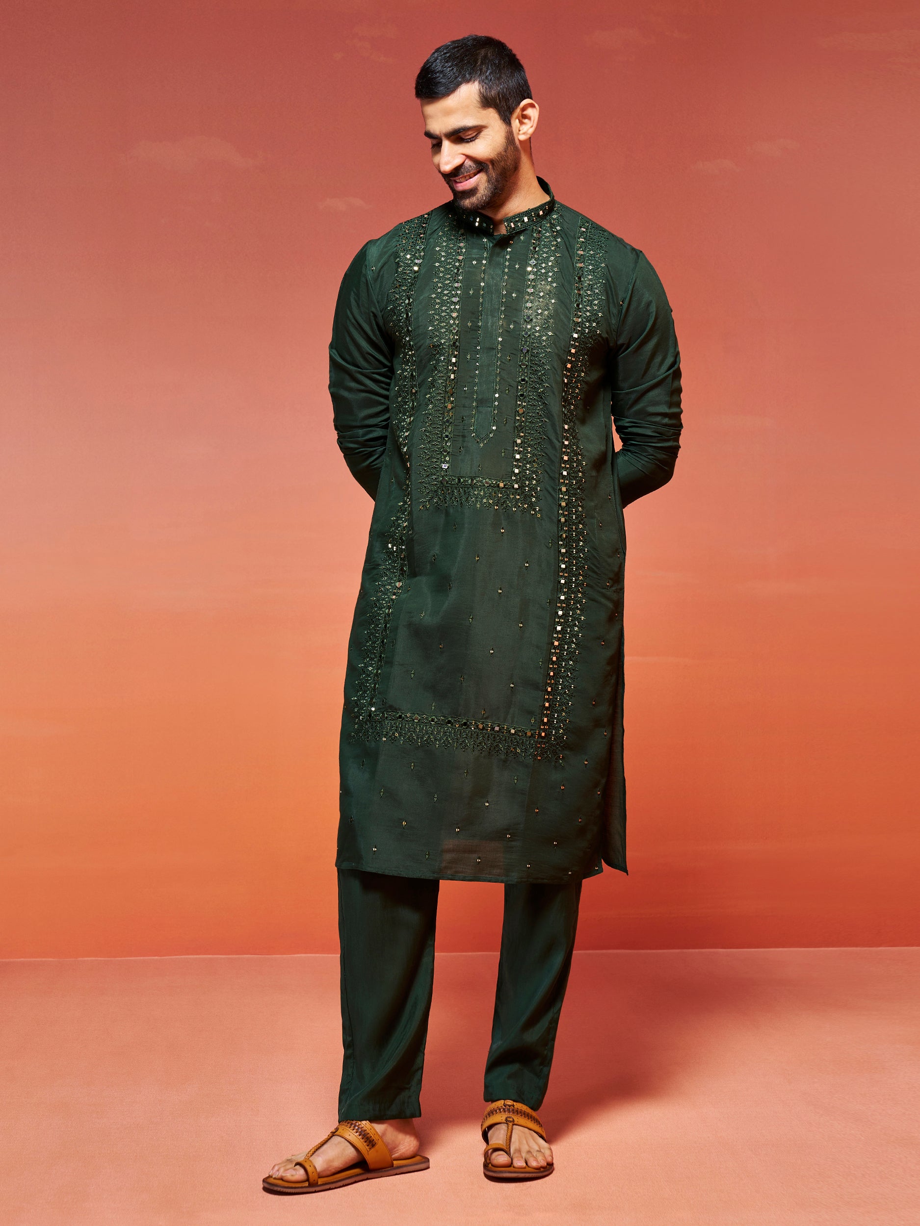 Men's Bottle Green Silk Blend Kurta And Pyjama Set.