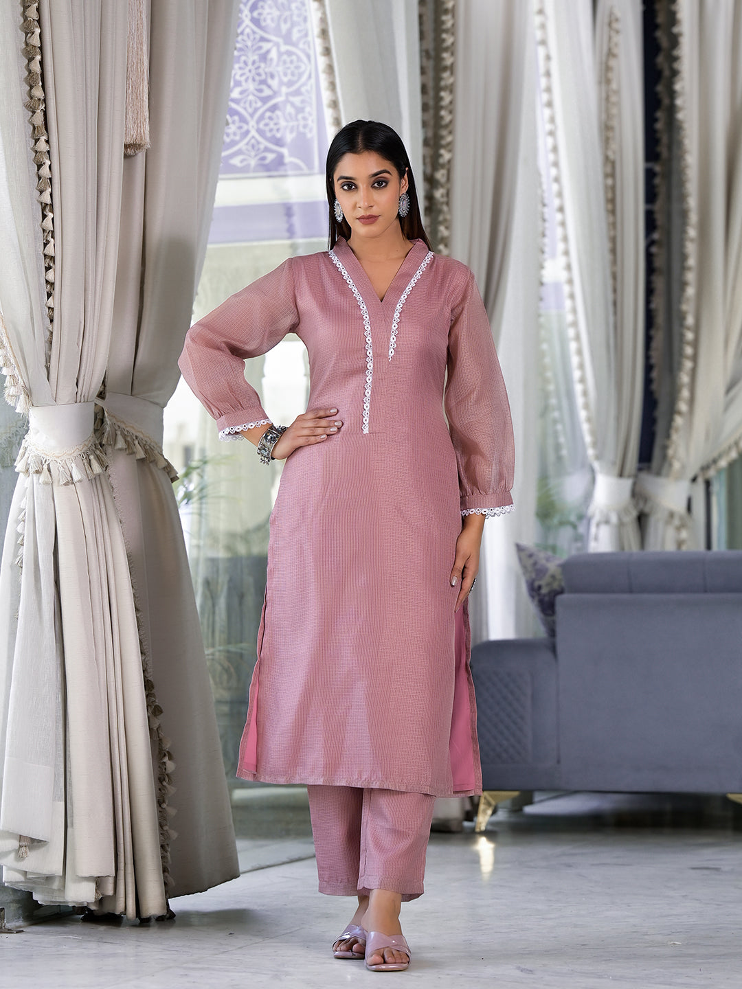 Women Mauve  Kota Check V-Neck, Long Sleeve Straight Kurta, Paired With Tonal Bottom.