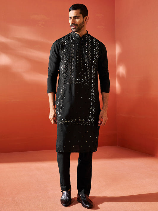 Men's Black Silk Blend Kurta And Pyjama Set.