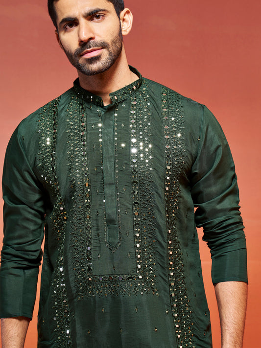 Men's Bottle Green Silk Blend Kurta And Pyjama Set.