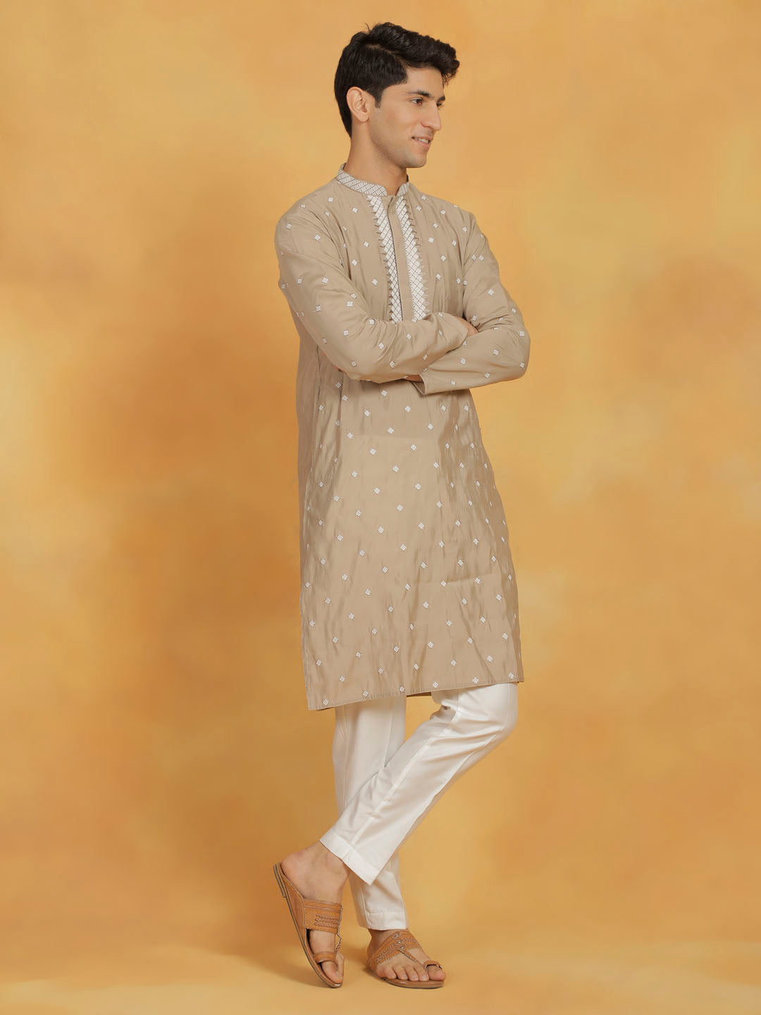 Men's Gray And White Silk Blend Kurta And Pyjama Set