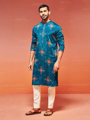 Men's Turquoise Chinon Kurta And Pyjama Set.