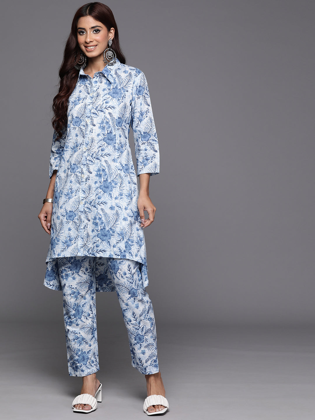 Women Blue Floral Printed High- Low Kurta With Bottom