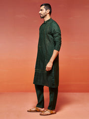 Men's Bottle Green Silk Blend Kurta And Pyjama Set.