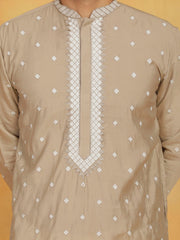 Men's Gray And White Silk Blend Kurta And Pyjama Set