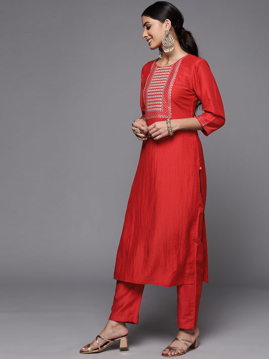 women rust emroidered kurta sets with round neck