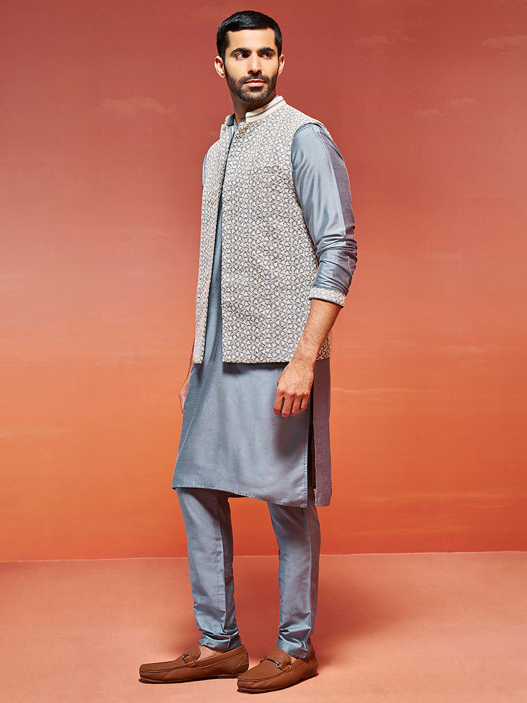 Men's Gray Viscose Jacket,Kurta And Pyjama Set.