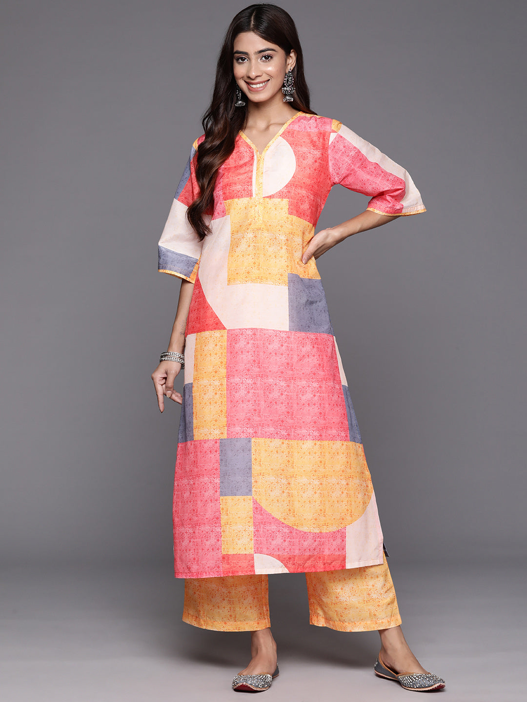 Women Pink Abstract Printed Straight Kurta Paired With Bottom