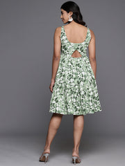 Varanga Women  Green & White Printed V-Neck Tiered Dress With Flared Hem