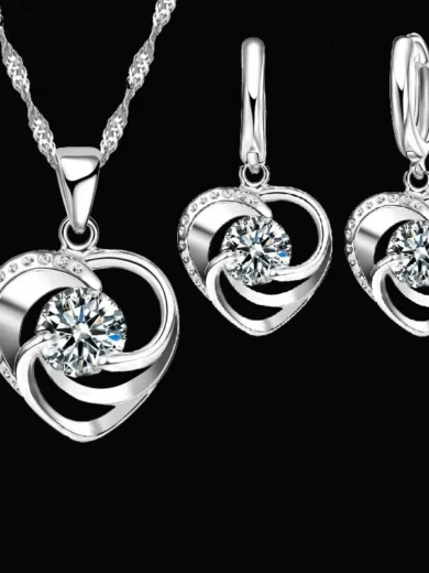 Classic Heart 925 Silver Set with a Pretty Necklace and matching Earrings