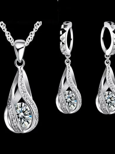 Classic Water Drop 925 Silver Set with a Pretty Necklace and matching Earrings