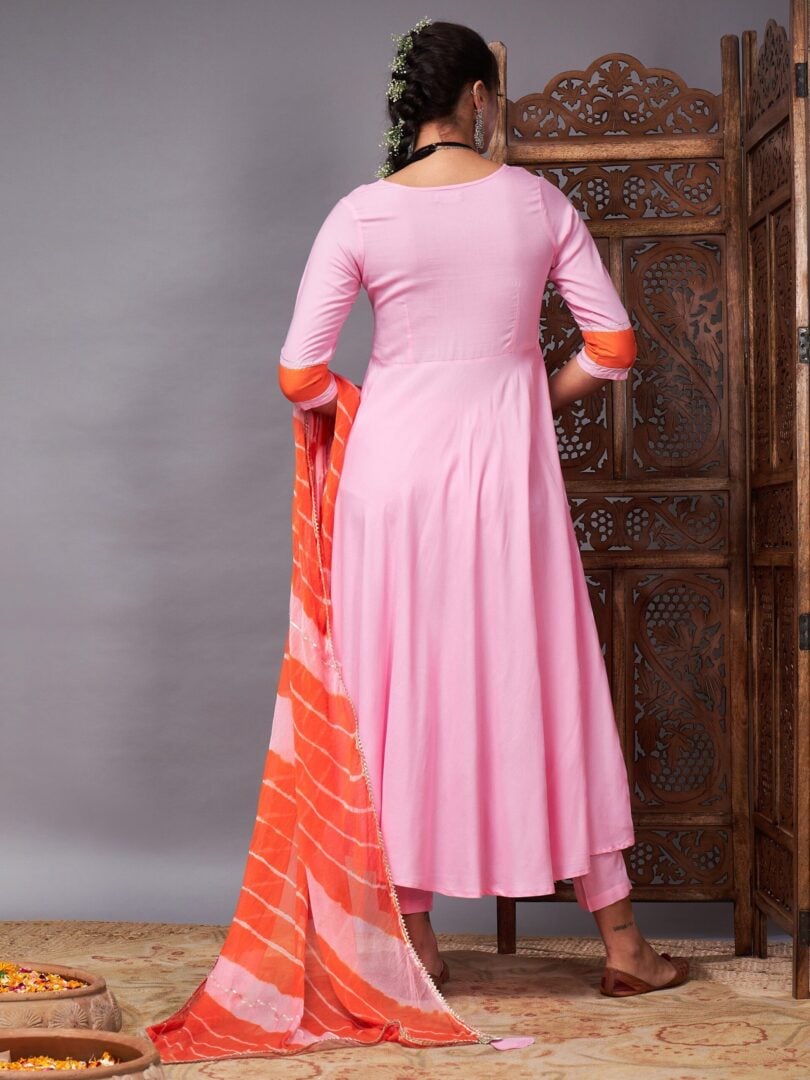 Women Pink Kurta Set With Orange Lehariya Dupatta