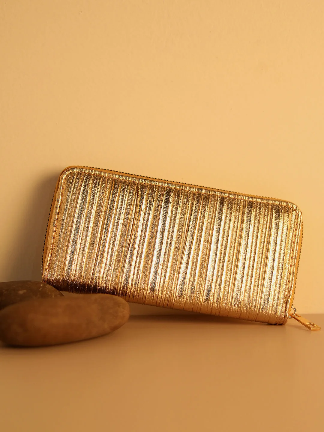 Textured Casual Regular Wallet with Zip Lock For Women