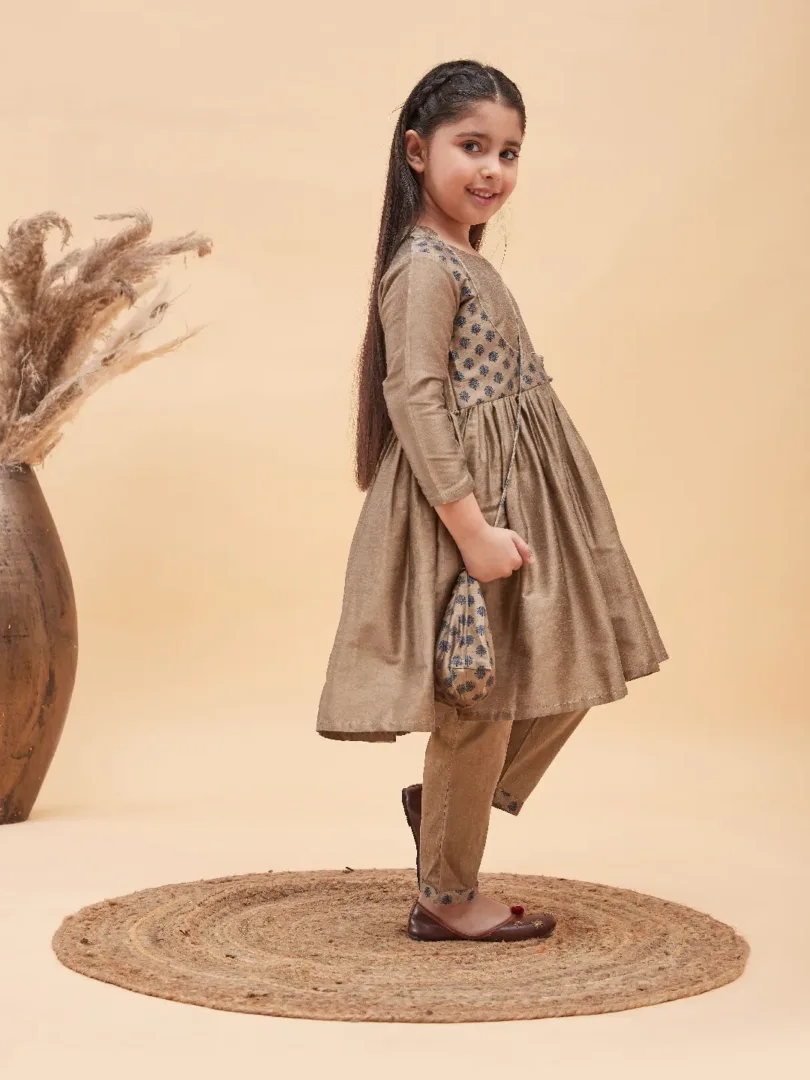 Girls Chiku Kurta And Pant Set