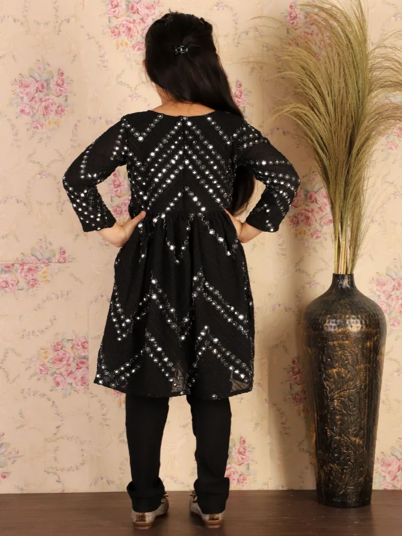 Girls Black Kurta And Churidar