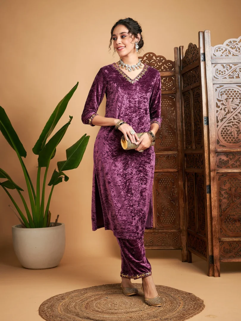 Women Mauve Velvet Gota Patti Embroidered Straight Kurta