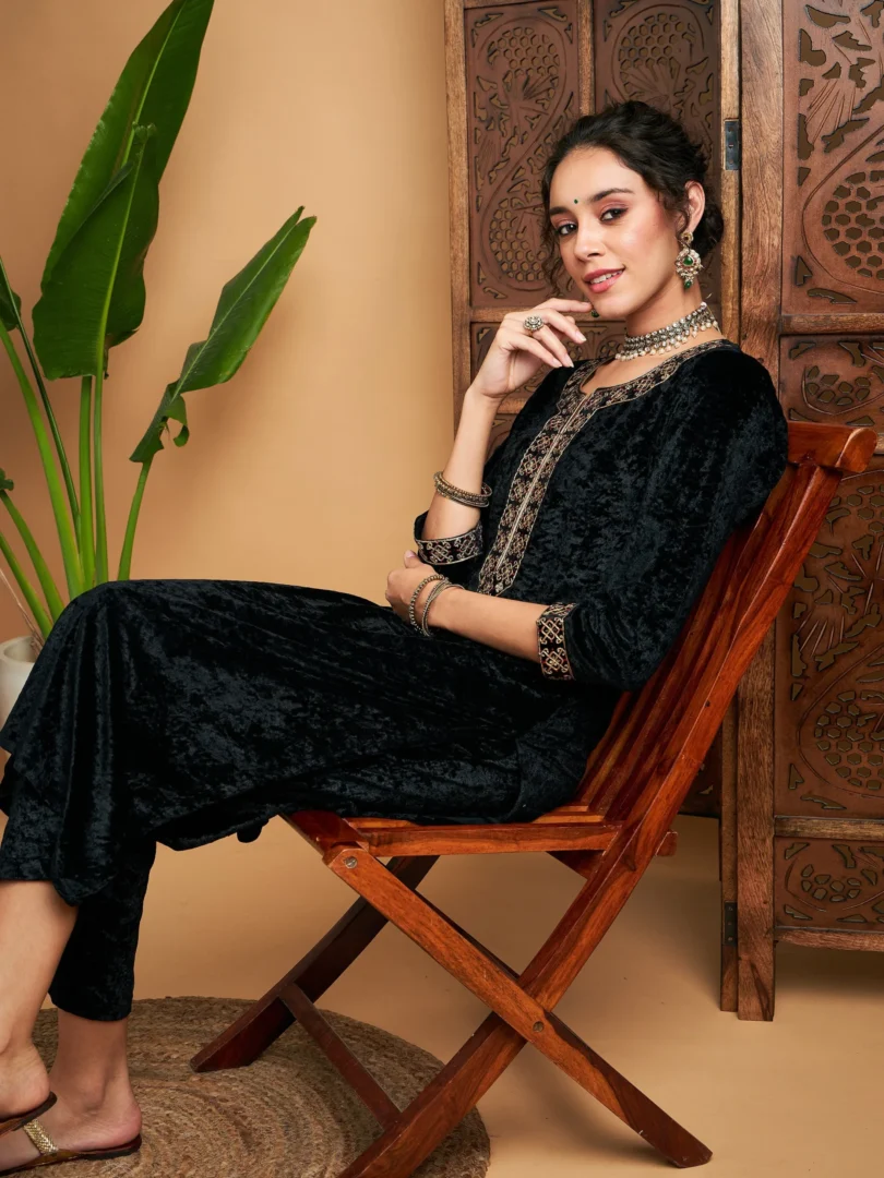 Women Black Velvet Contrast Piping Straight Kurta