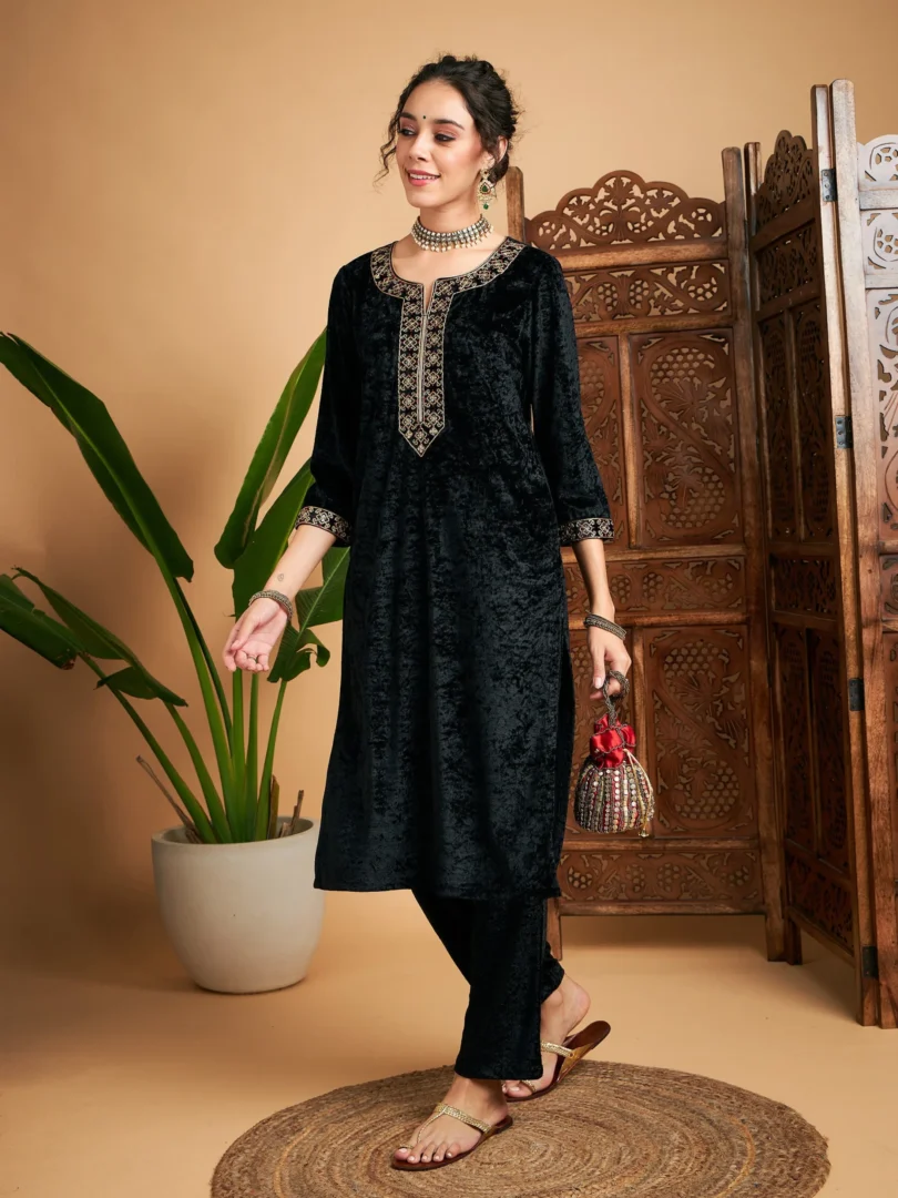 Women Black Velvet Contrast Piping Straight Kurta