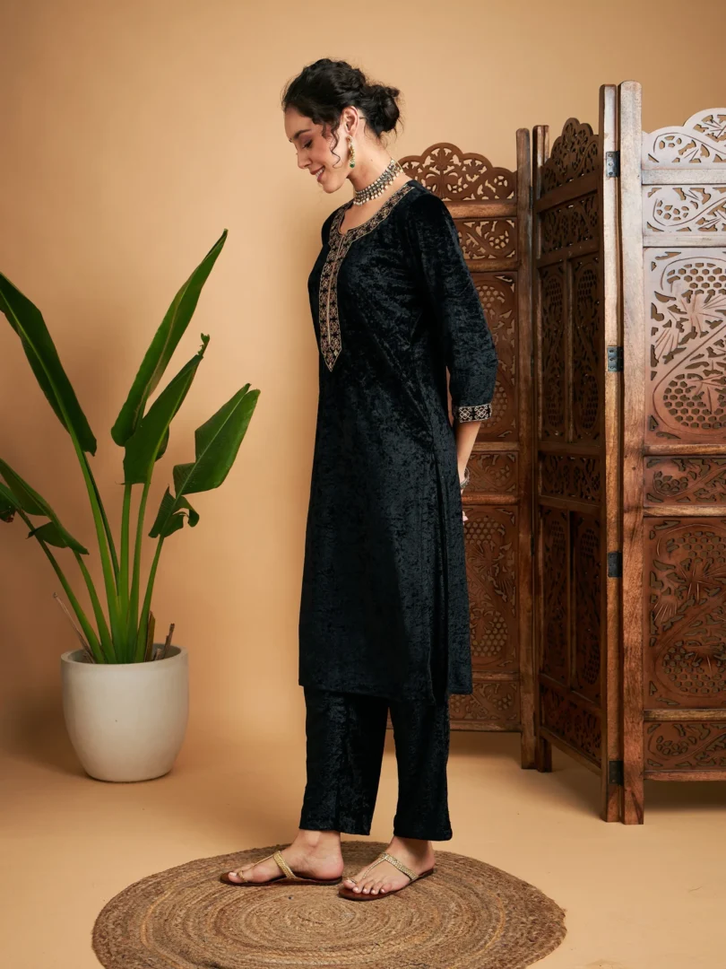 Women Black Velvet Contrast Piping Straight Kurta