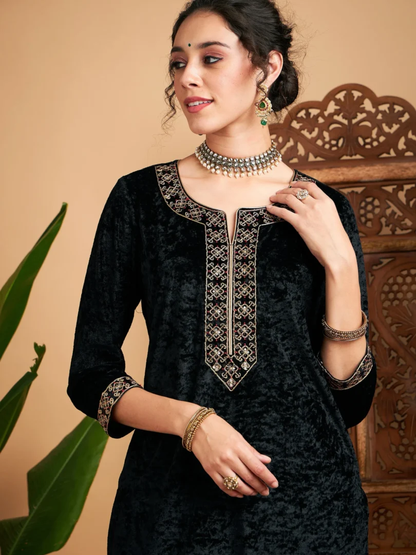 Women Black Velvet Contrast Piping Straight Kurta