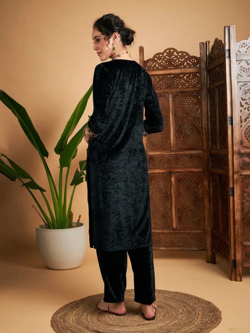 Women Black Velvet Contrast Piping Straight Kurta