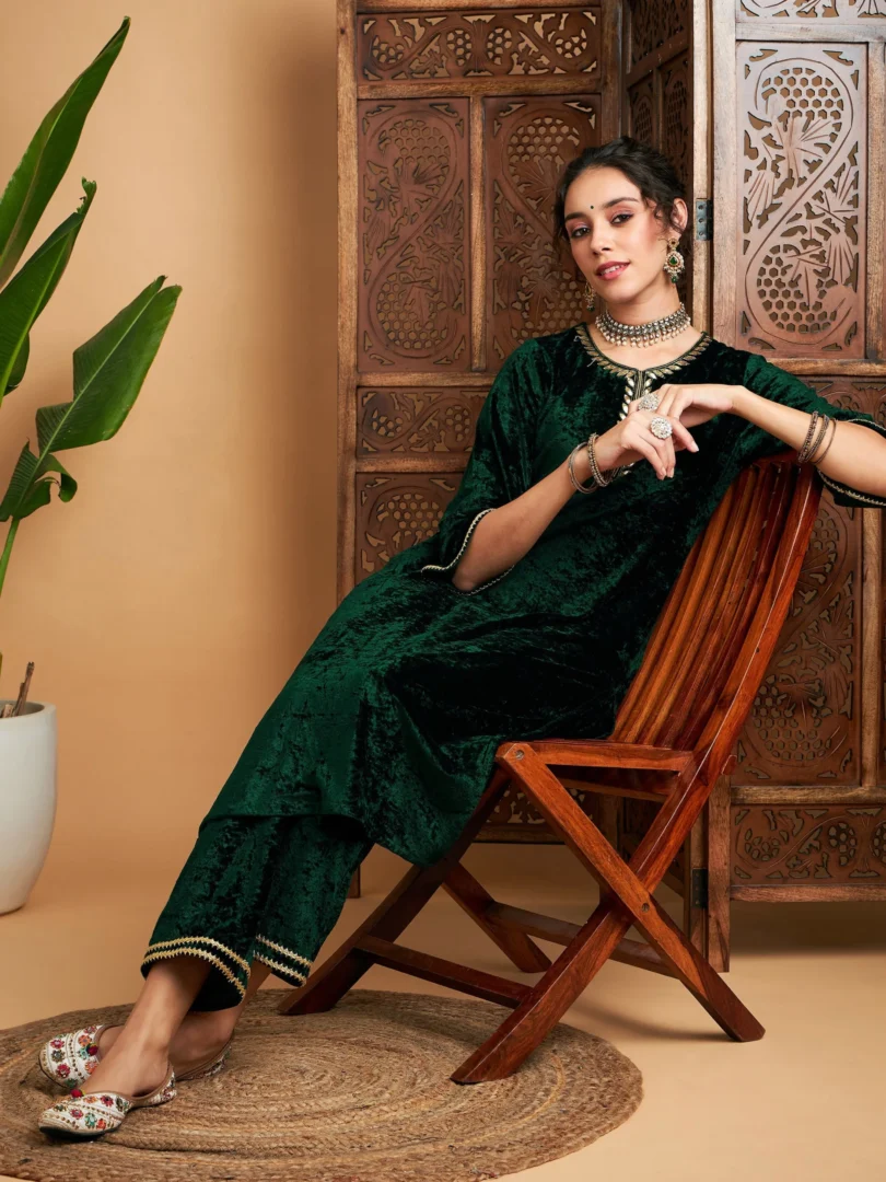 Women Emerald Green Velvet Contrast Piping Kurta With Pants