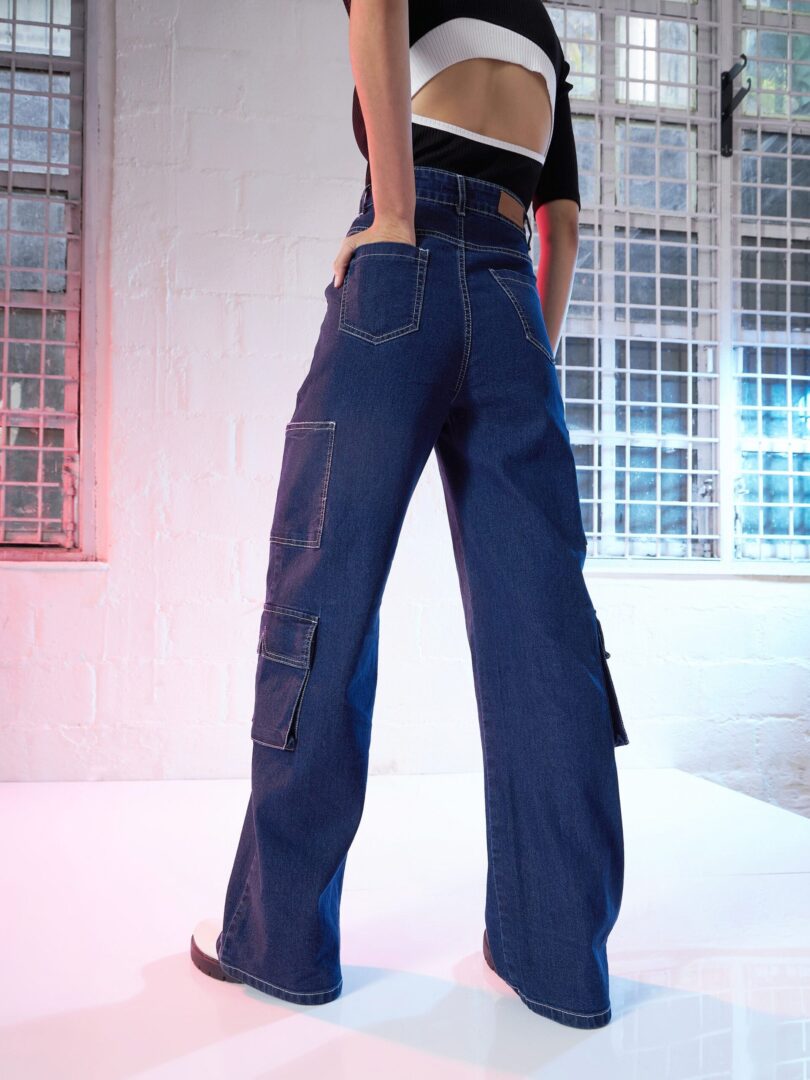 Women Blue Boxy Pockets Cargo Jeans