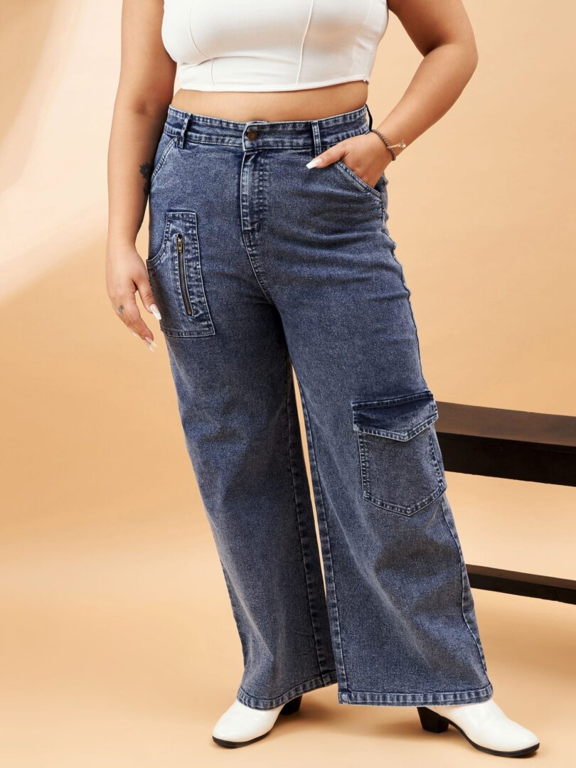 Women Ice Blue Metal Zipper Pocket Straight Jeans