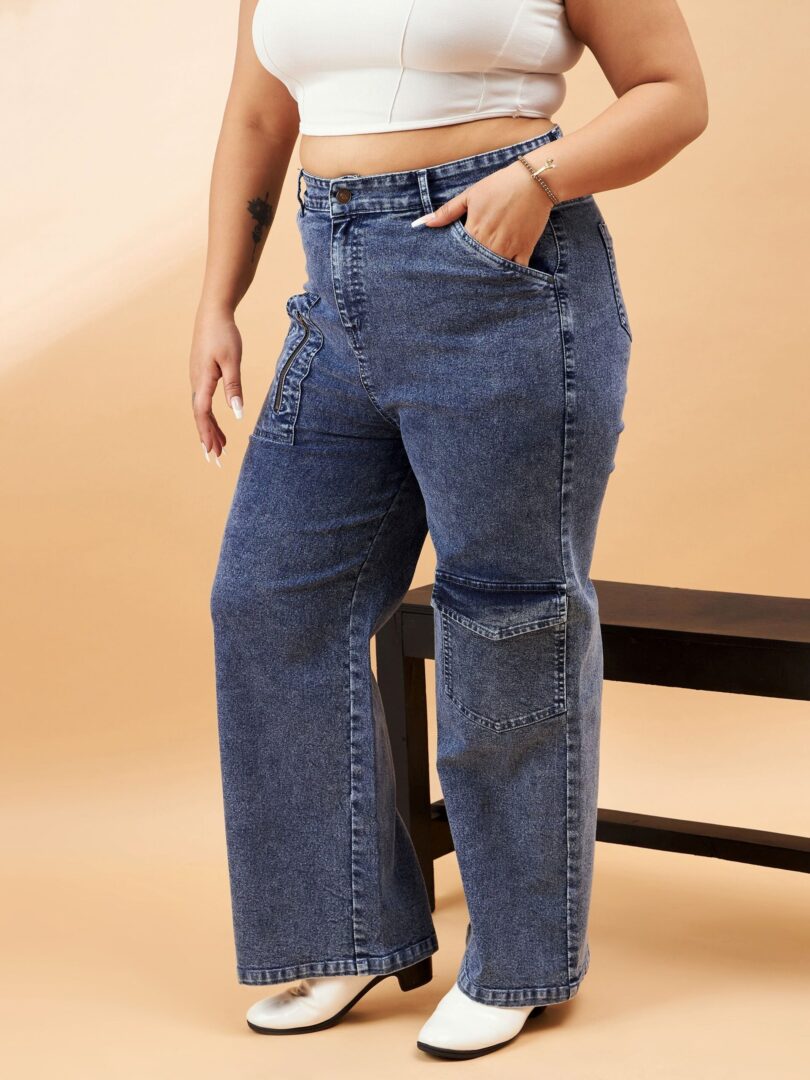 Women Ice Blue Metal Zipper Pocket Straight Jeans